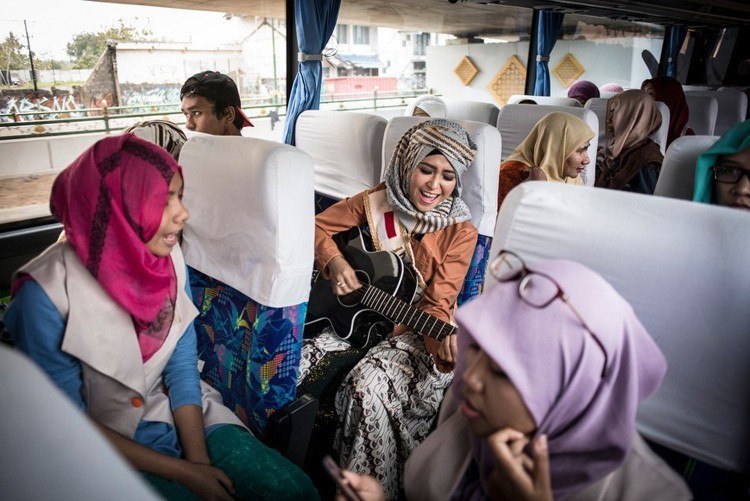 Miss muslimah guitar