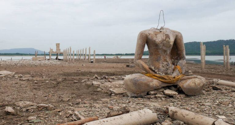 Thai Temple With Statue