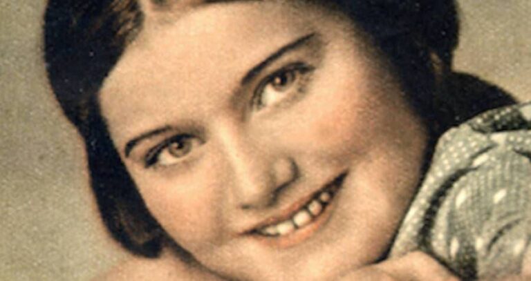 Renia Spiegel Portrait