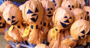 Smiling Halloween Lollipops
