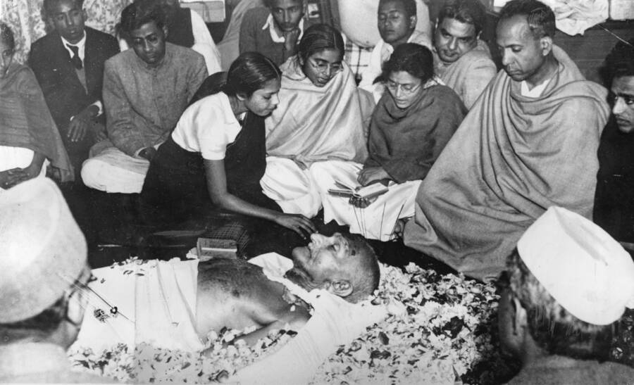 Gandhi Mourners