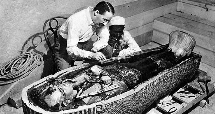 Howard Carter At Tuts Tomb